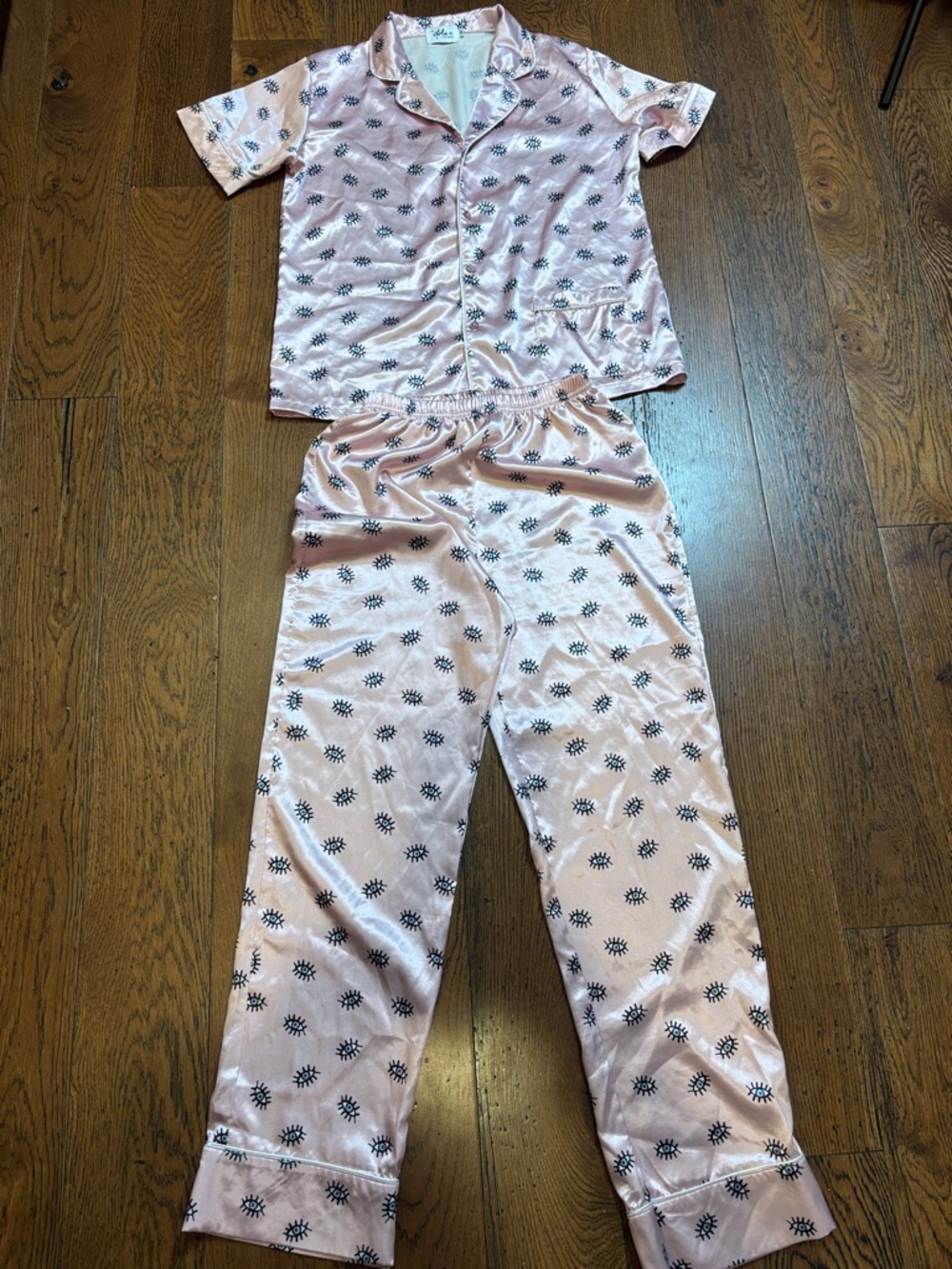 lola the Boys Pink Satin Pajama Set with Blue Eye Print. Size M - Picture 3 of 11